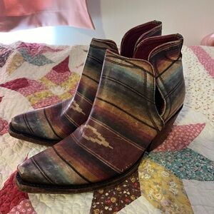 ARIAT Women’s 9.5 Dixon Serape Booties